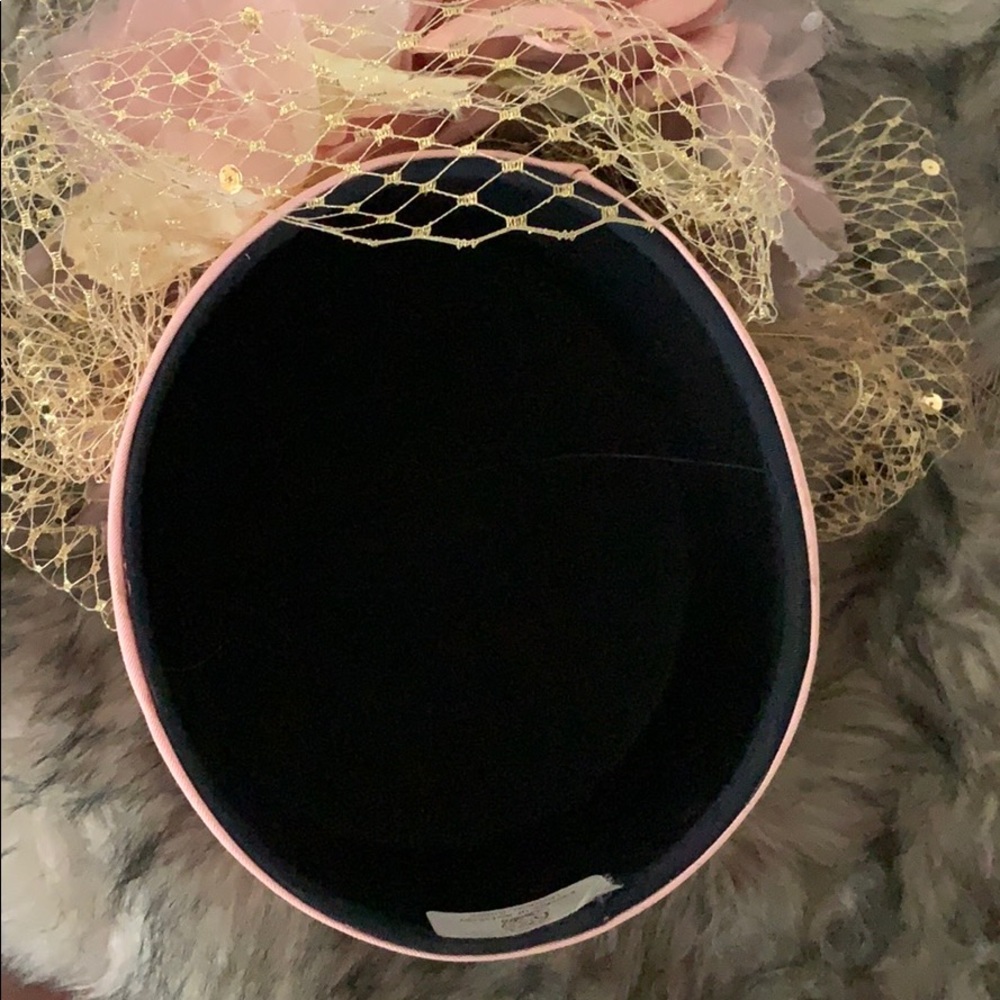 Hat - Picture 5 of 6